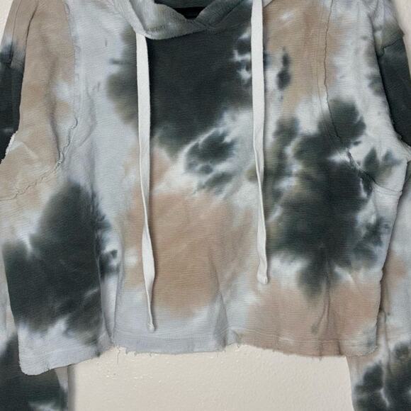 Mono B Sweater Women's Medium Tie Dye Jacquard Cropped Hoodie white, tan, green - Picture 7 of 16